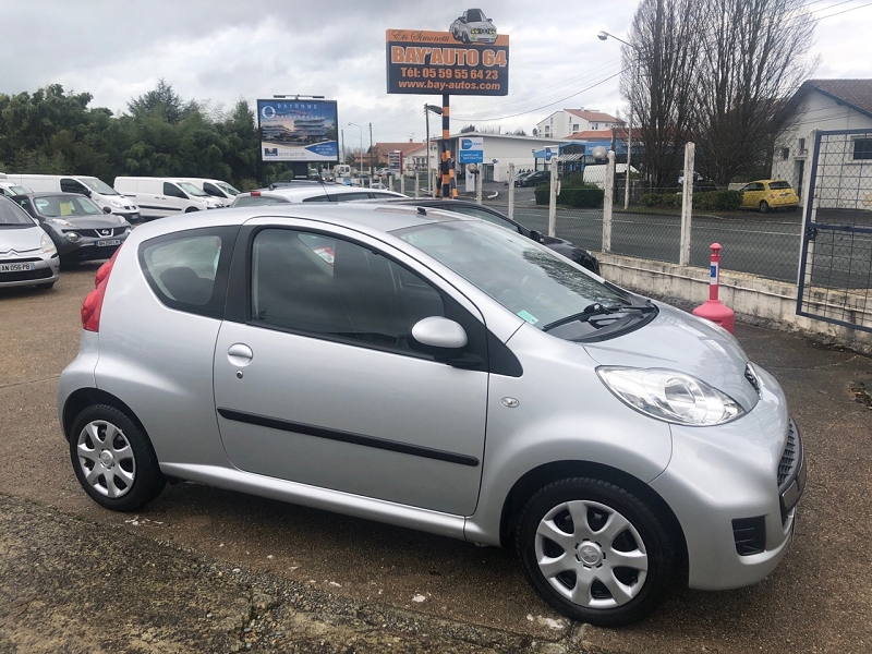 PEUGEOT 107 1.0 12V TRENDY 3P PEUGEOT 107 1.0 12V TRENDY 3P