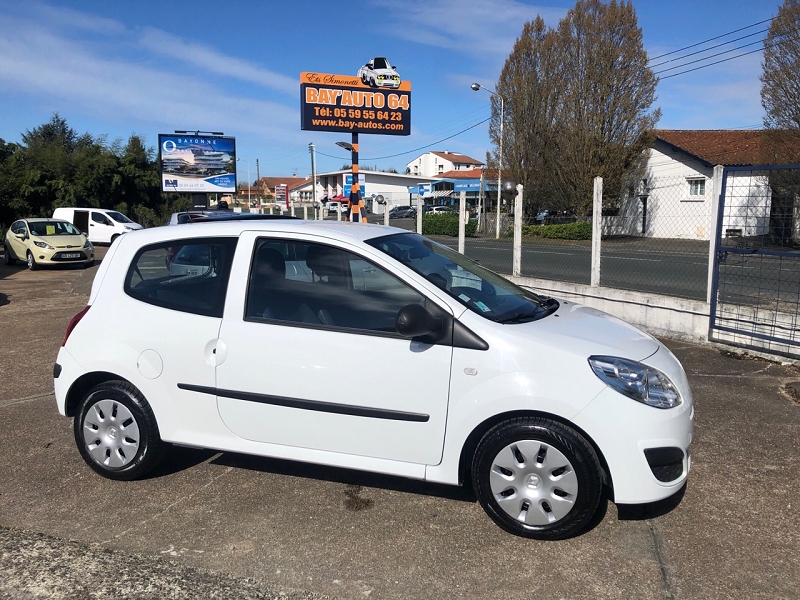 RENAULT TWINGO II 1.2 LEV 16V 75CH AUTHENTIQUE RENAULT TWINGO II 1.2 LEV 16V 75CH AUTHENTIQUE