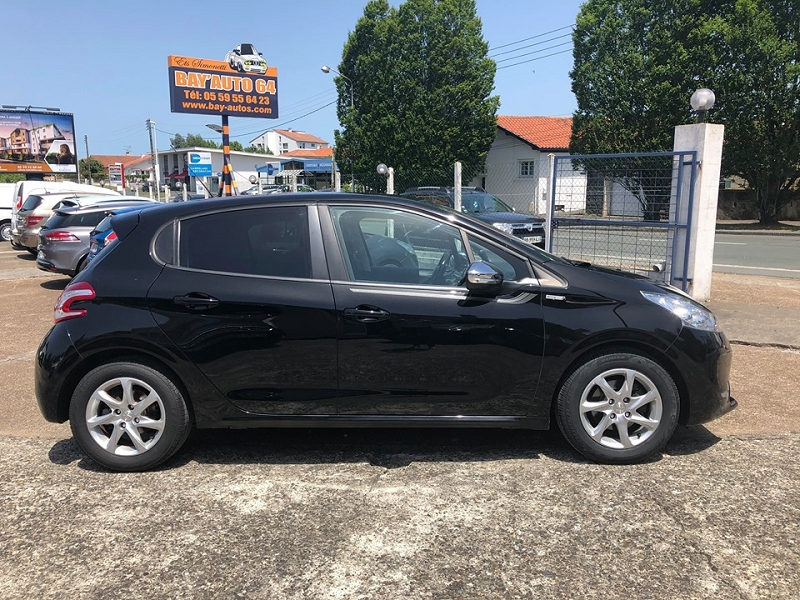 PEUGEOT 208 1.6 E-HDI ENVY 92CH 5P PEUGEOT 208 1.6 E-HDI ENVY 92CH 5P